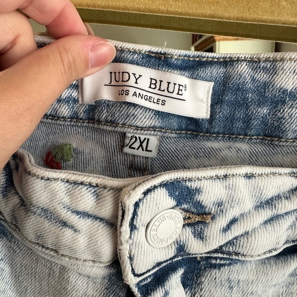 Judy Blue denim shorts - Picture 3 of 4